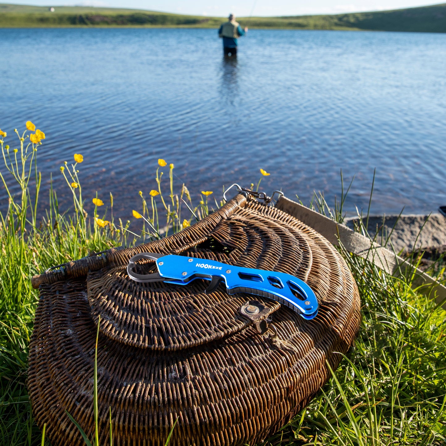 HookEze Corrosion Resistant Lip Gripper